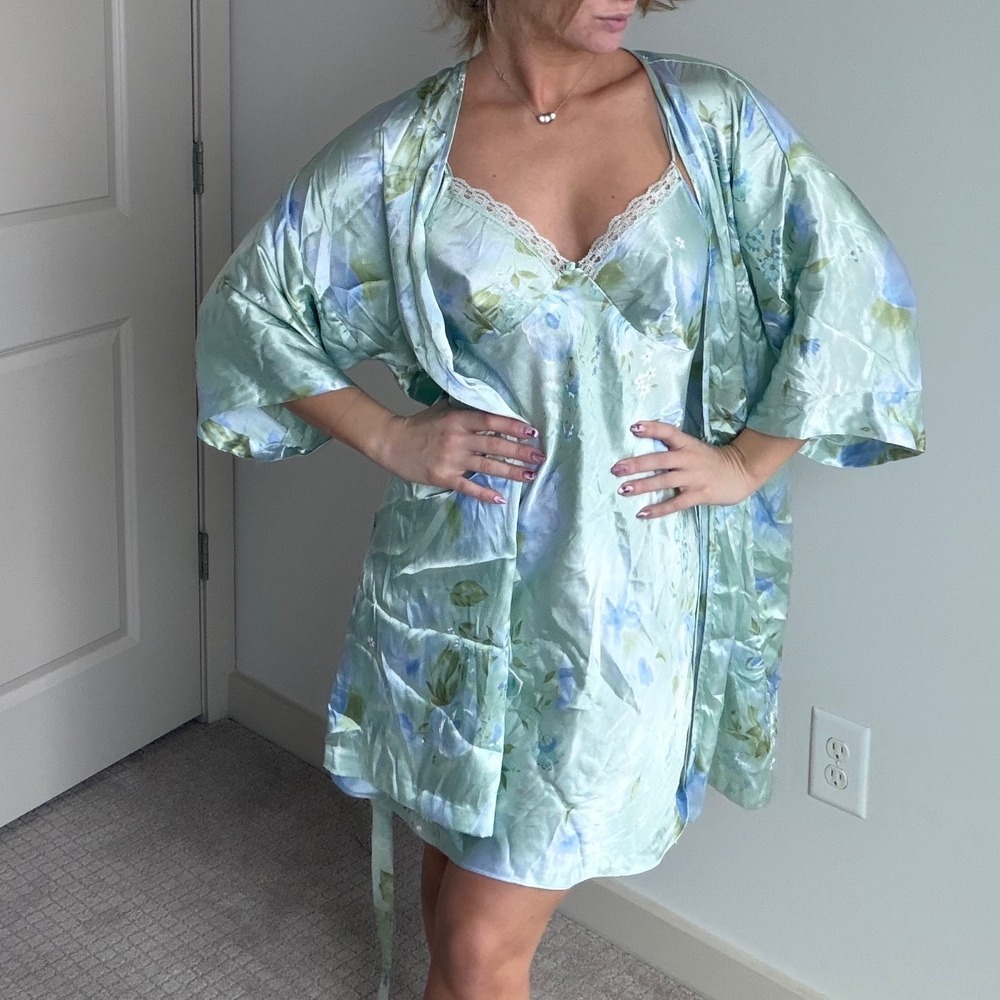 Vintage Y2K Secret Treasures Floral Print Satin Slip‎ Dress and Robe Set